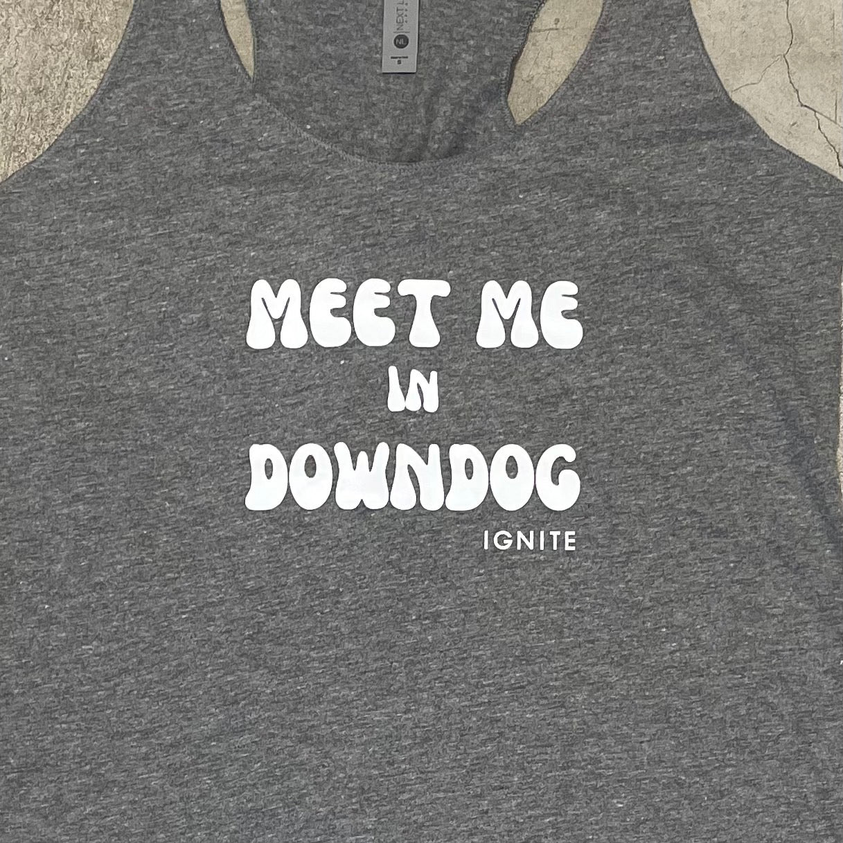 MEET ME IN DOWNDOG タンクトップ