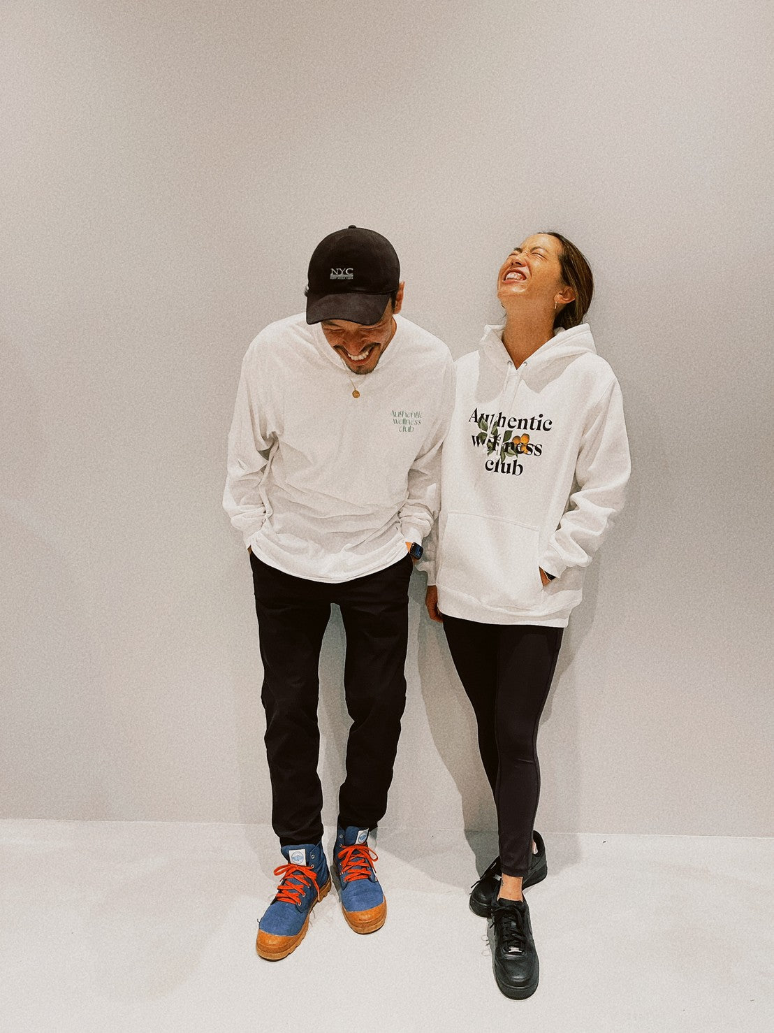 Authentic wellness club レモンロゴ フーディーホワイト